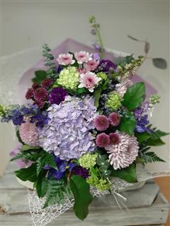 English Garden Bouquet  (NO VASE) 